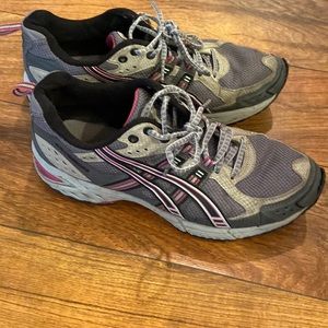 Asics sneakers size 8